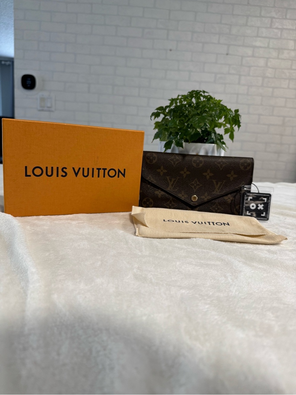 Louis Vuitton Monogram Envelope Wallet - Pink Interior